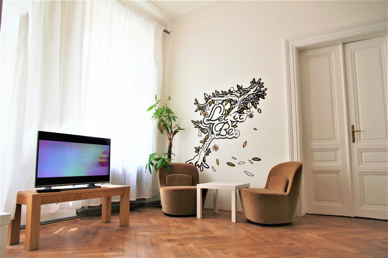 Hostel The Republic Garden Praga Zewnętrze zdjęcie