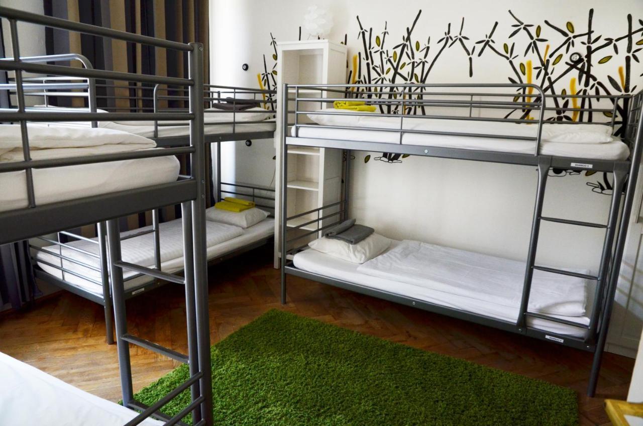 Hostel The Republic Garden Praga Zewnętrze zdjęcie