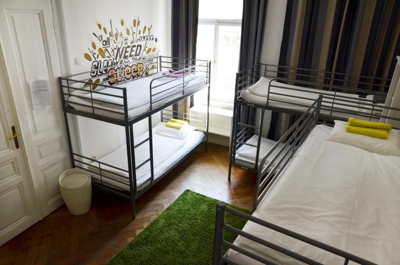 Hostel The Republic Garden Praga Zewnętrze zdjęcie