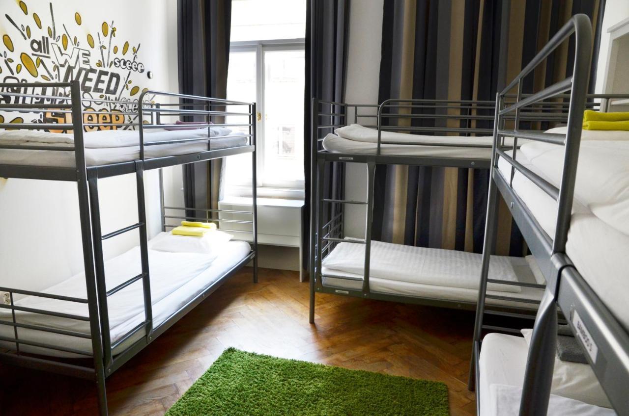 Hostel The Republic Garden Praga Zewnętrze zdjęcie