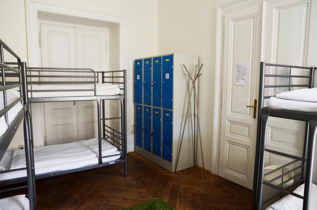 Hostel The Republic Garden Praga Zewnętrze zdjęcie