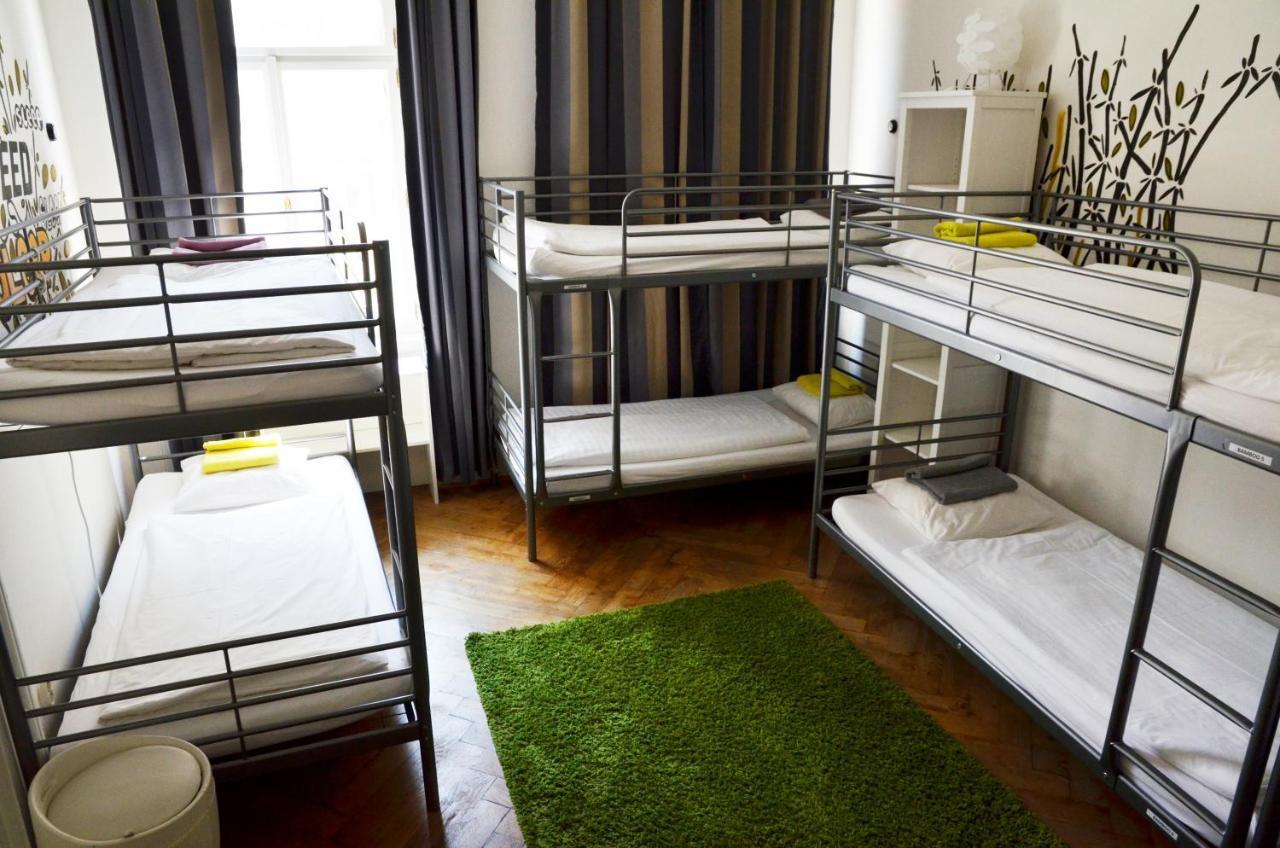 Hostel The Republic Garden Praga Zewnętrze zdjęcie
