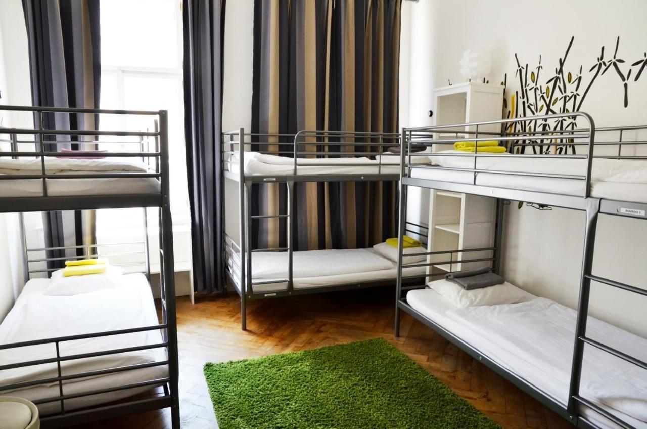 Hostel The Republic Garden Praga Zewnętrze zdjęcie