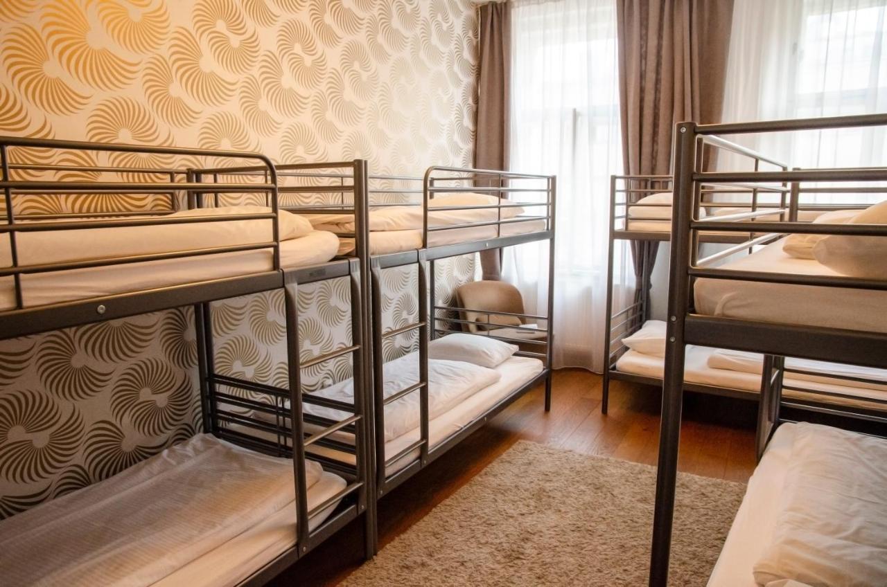 Hostel The Republic Garden Praga Zewnętrze zdjęcie