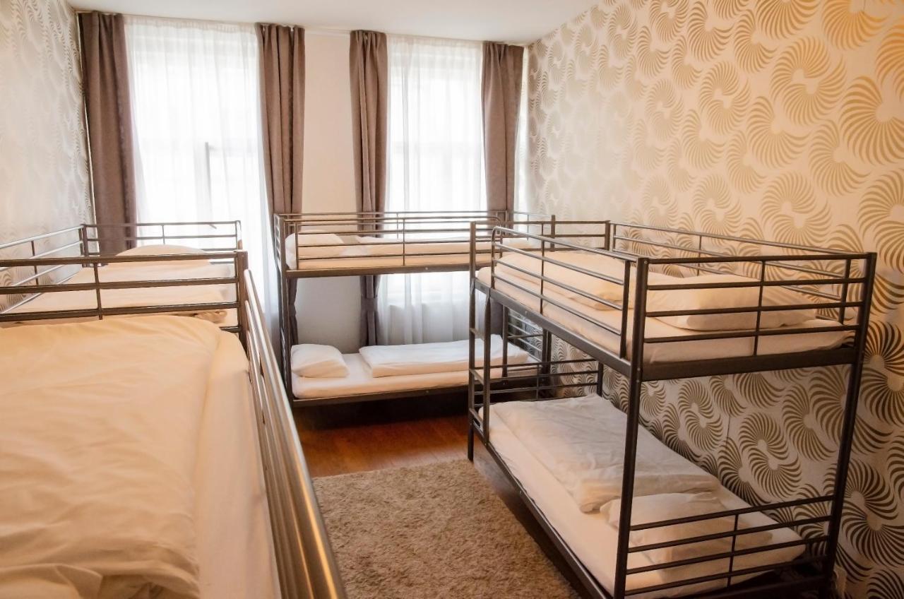 Hostel The Republic Garden Praga Zewnętrze zdjęcie