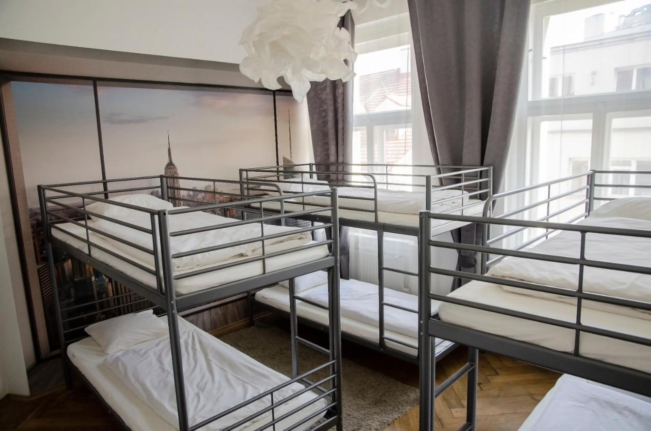 Hostel The Republic Garden Praga Zewnętrze zdjęcie