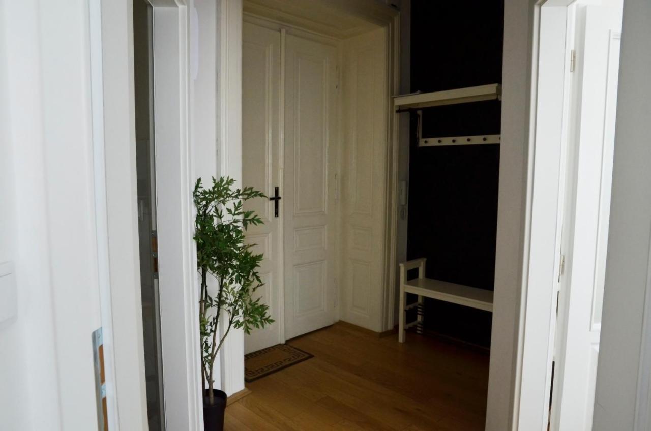 Hostel The Republic Garden Praga Zewnętrze zdjęcie
