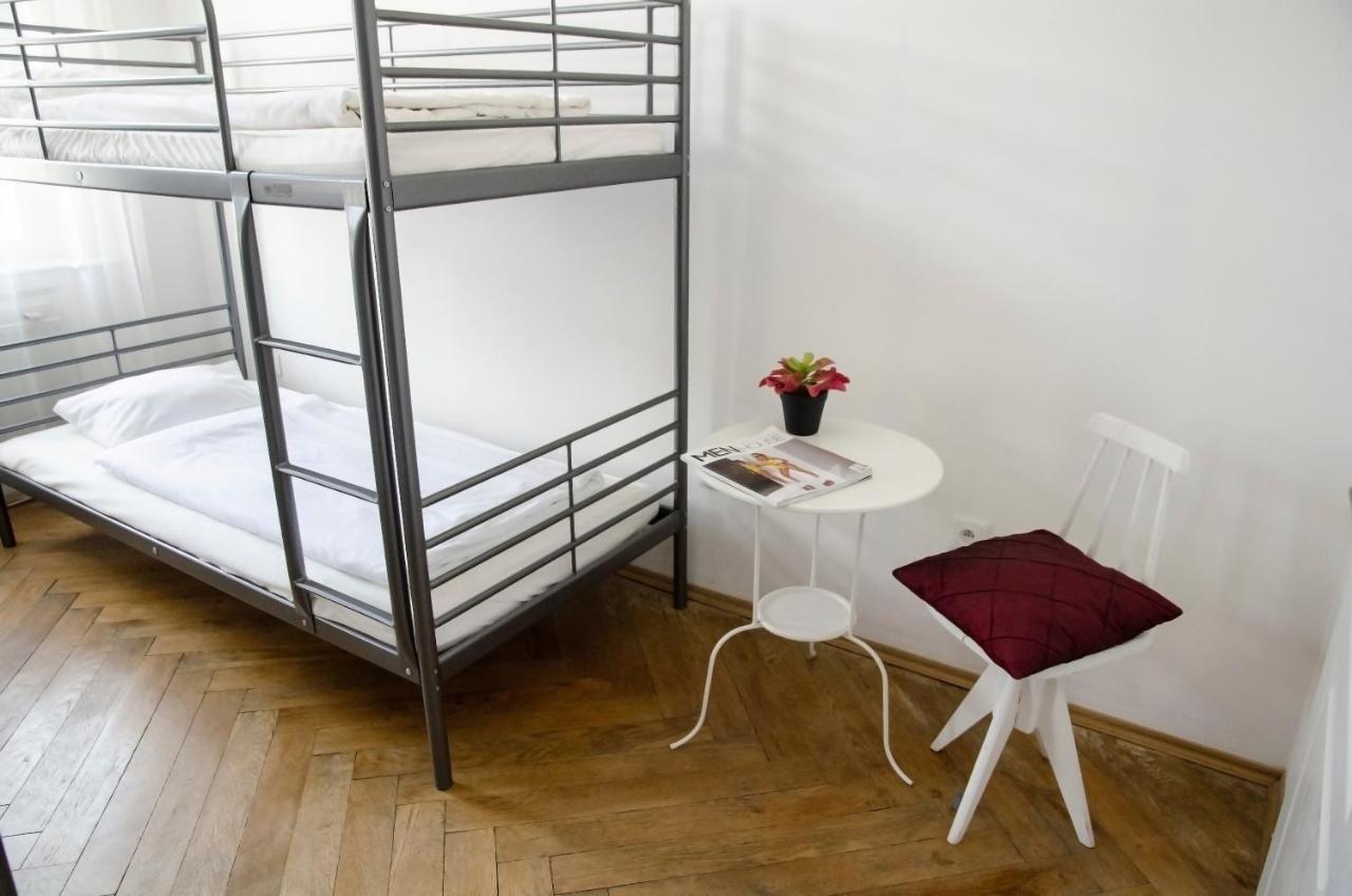 Hostel The Republic Garden Praga Zewnętrze zdjęcie