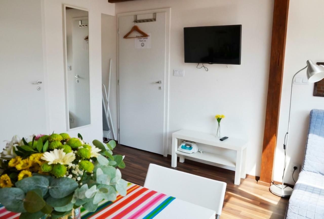 Hostel The Republic Garden Praga Zewnętrze zdjęcie